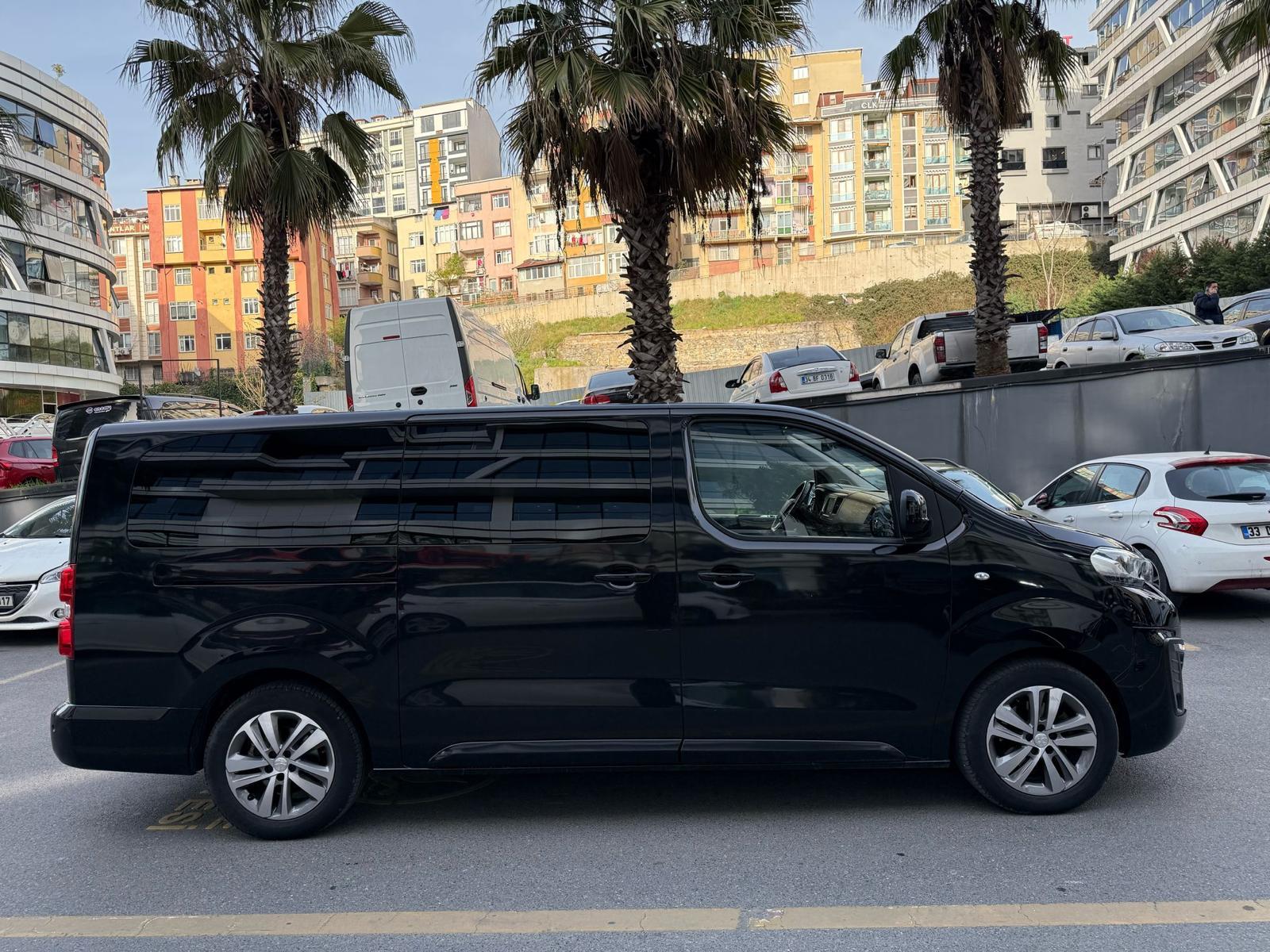 Peugeot Traveller 1